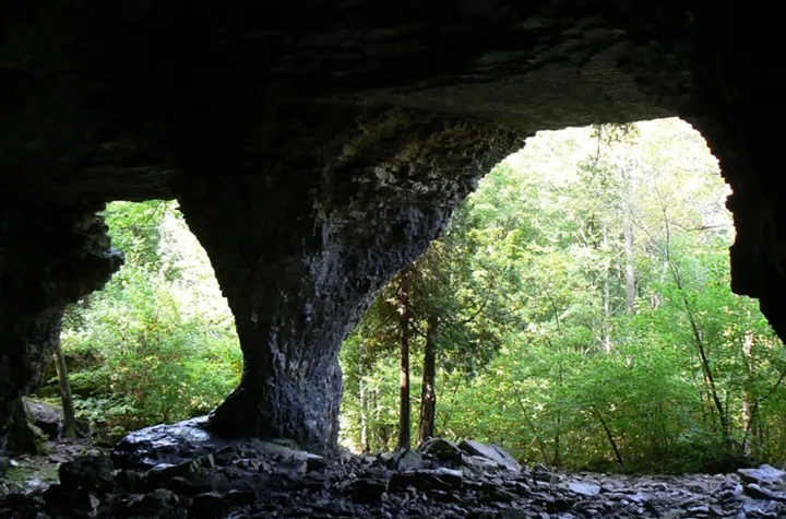 دیدن غارهای 8 هزار ساله در انتاریو